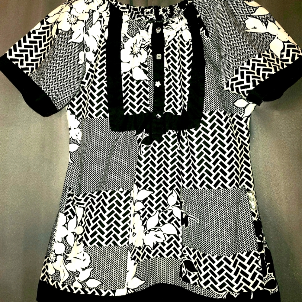 Koi "Bella" Scrub Top Small Black and White NWOT